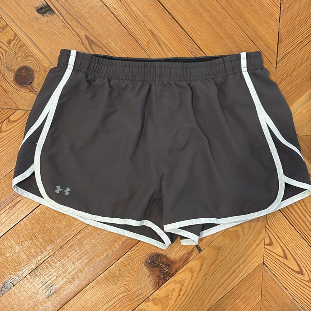 Women’s Under Armour heat gear shorts in medium